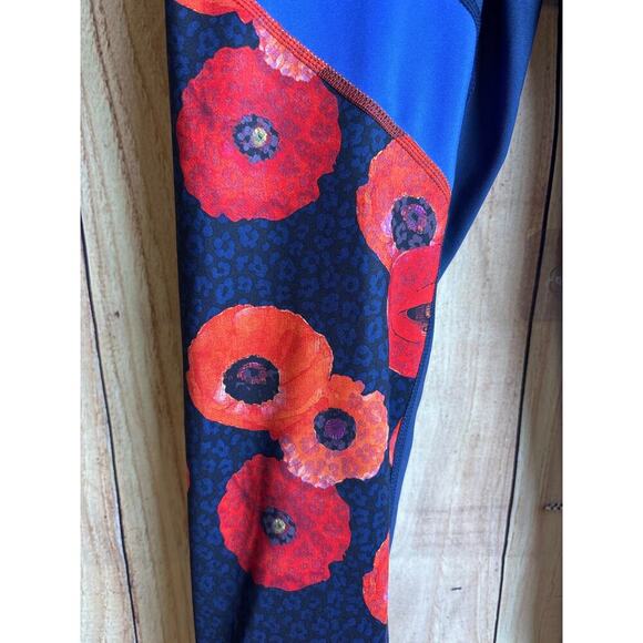 Joy Lab Cropped Red Poppy Flower and Blue Leggings Size M New - Picture 2 of 7